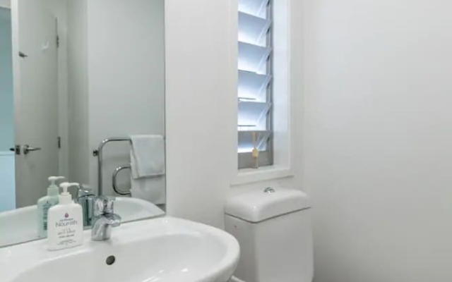 Gorgeous 3 Bedroom Townhouse with Car Park