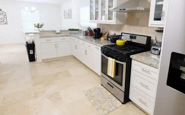 5Bdrm 2.5Bath 9Beds - The Nest Big House