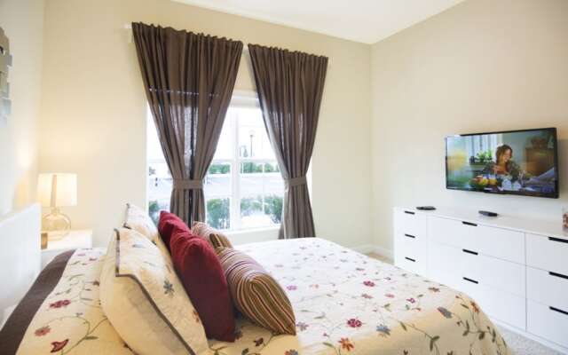 Luxury Townhome w/ Pool Sl4814