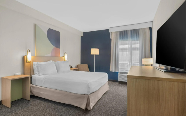 Spark by Hilton Bakersfield Central