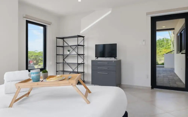 Modern NEW 2br1ba Nature Escape Great Location