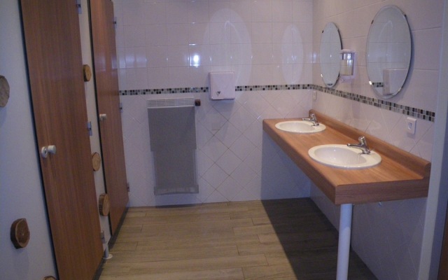 Les Cabanes De Fontaine