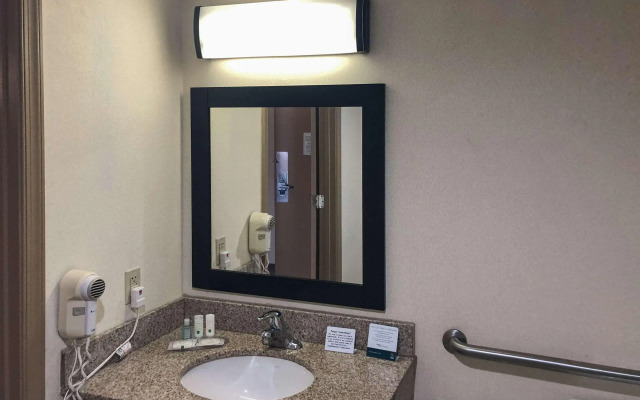 Quality Inn Near Joint Base Andrews - Washington Area