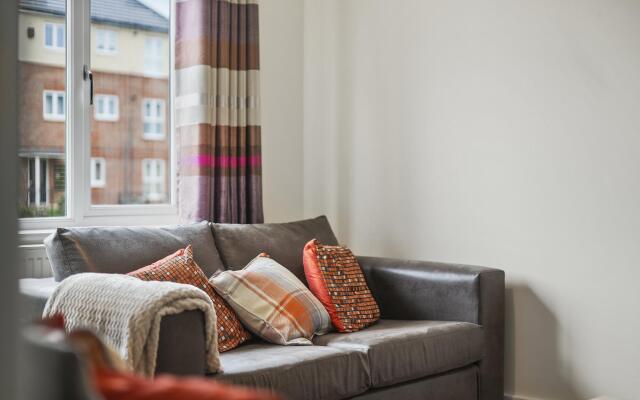 London Heathrow Living Holywell Service House A