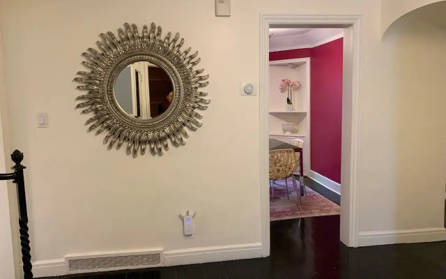Spacious Luxury home, 5 min to Detroit golf club/ 4 car free parking!