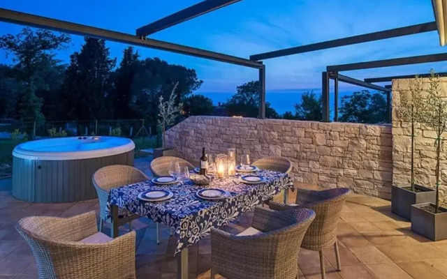 Villa Bobos place with Jacuzzi 46E
