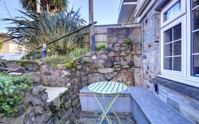 Modern Apartment in Carbis Bay Near Beach