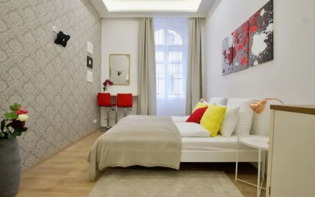 St King 11. Studio Apartments