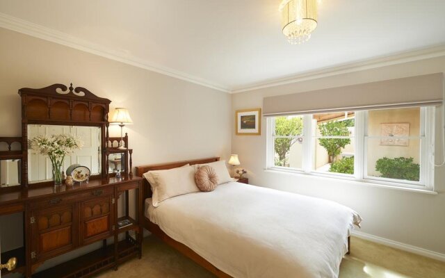 Karri House. Eat - Stay - Love