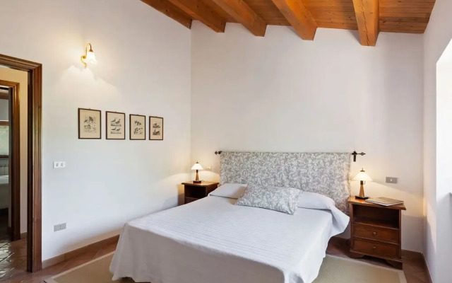 Traditional Villa in Varano With Private Garden