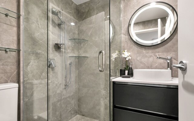 QV Sunny New Apt with Balcony -976