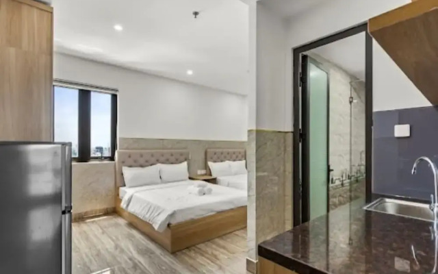 Lyne Hotel