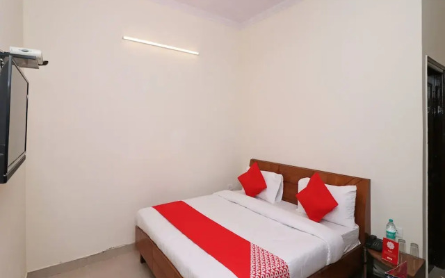 OYO 12068 Sunder Residency