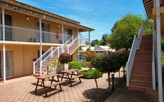 Higgins Lane Motel