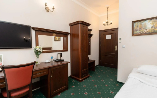 Royal Hotel