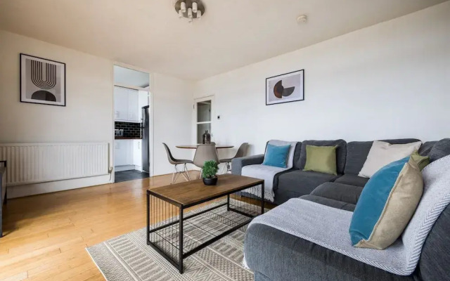 Stunning 2 Bed Flat near Tower Bridge