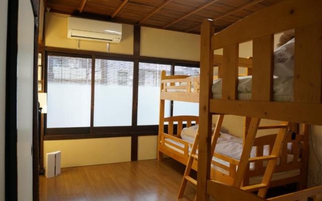 기숙사 내 침대 (여성용 기숙사) 사진 2