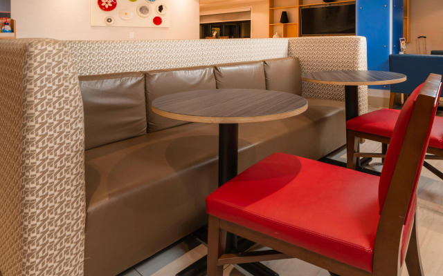 Holiday Inn Express Rochelle by IHG