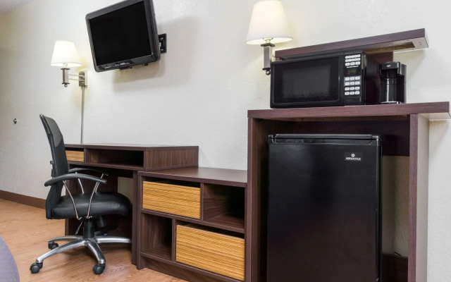 Super 8 by Wyndham Zanesville