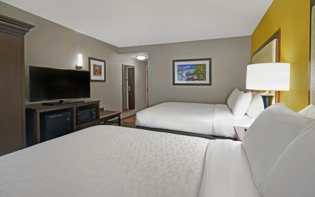 Holiday Inn Express & Suites Cincinnati Riverfront by IHG