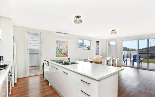 SA Holiday House Dunes Views on Simpson