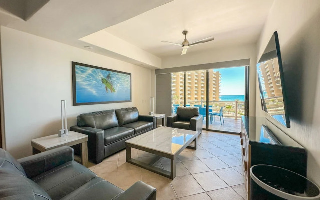 Luxury Ocean View Condo w Huge Deck