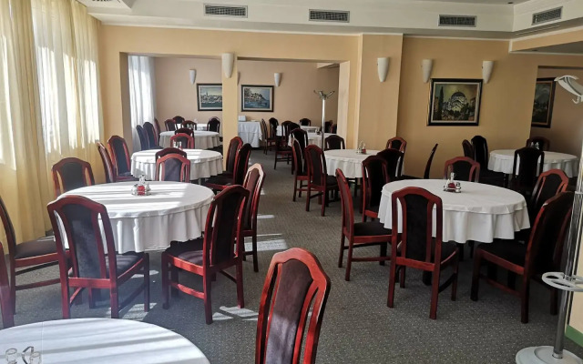 Elegance Hotel