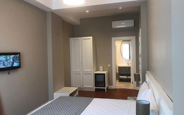 Triada Hotel