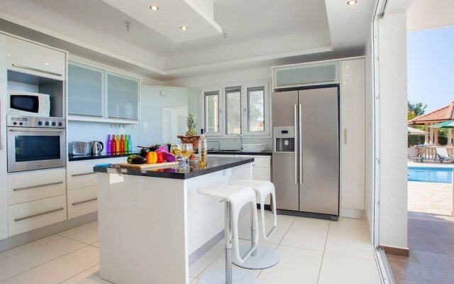 Twin Palms - Exclusive Luxury Villa Near Latchi