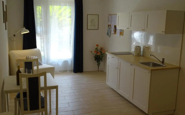Job studio apartments