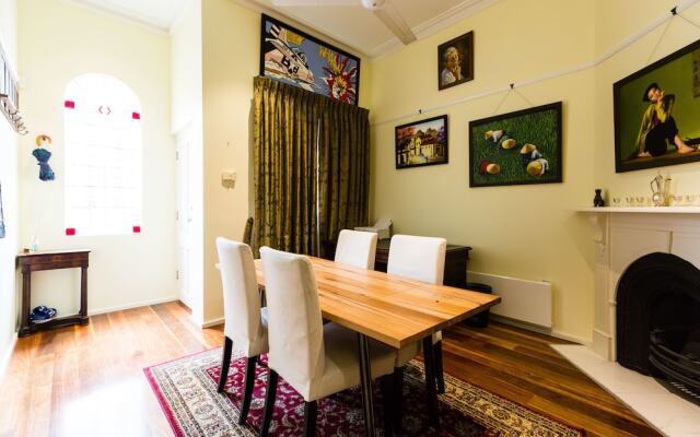 ALEXANDER, 2BDR South Melbourne House