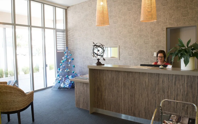 Navigate Seaside Hotel & Apartments