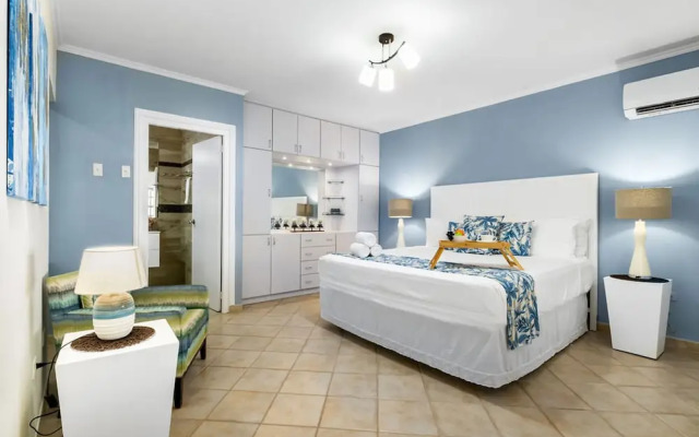 Remodeled 3br2ba Cozy Central Private Pool