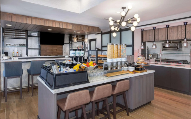 Hilton Garden Inn Albuquerque / Journal Center