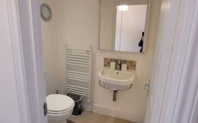 Cozy Central One Bedroom Flat