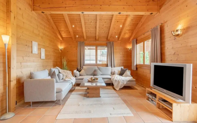 Charming Holiday Home in Maurach am Achensee