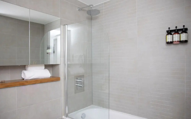Bob W Tower Hill Residences