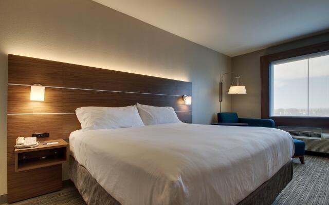 Holiday Inn Express Hotel & Suites Vernon College Area, an IHG Hotel