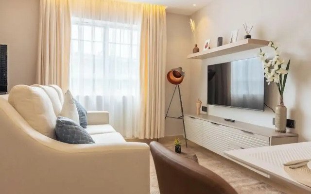 Lux Suites Studio City Apartments