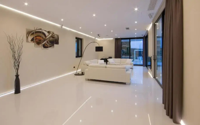 Villa Vrsar Magnifique A Beautiful Contemporary 5 Bedroom Villa Sauna and Gym