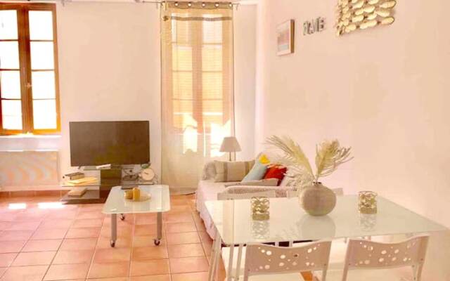 Apartment With One Bedroom In La Ciotat, With Wonderful Mountain View, Furnished Terrace And Wifi 500 M From The Beach