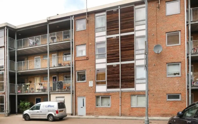 Pioneer Close - Deluxe Guest Room 1