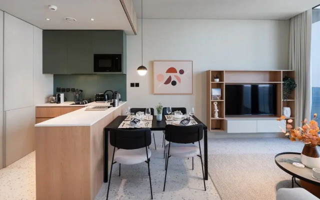Charming 1BR w Balcony in Business Bay