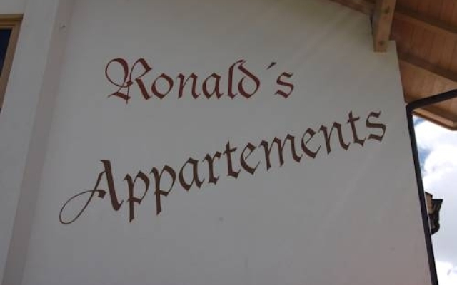 Ronald's Appartment's