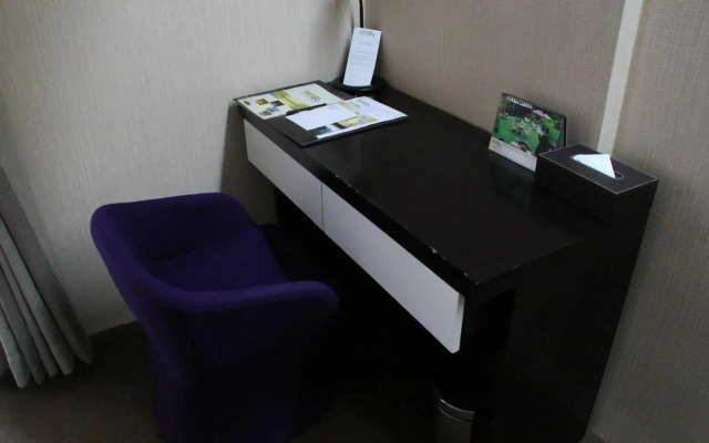 Avenue 64 Hotel