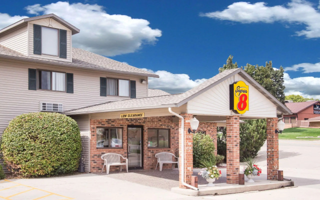 Super 8 by Wyndham Monroe WI