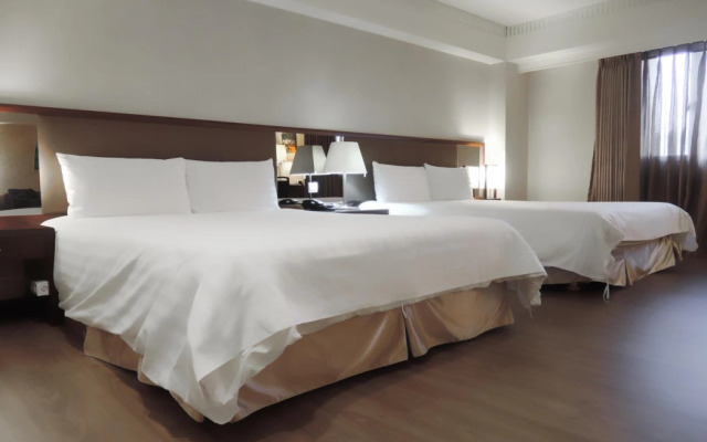 Hotel June