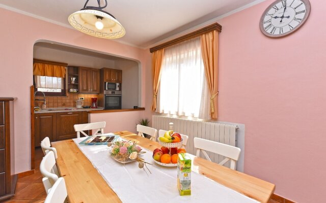 Apartment 1561