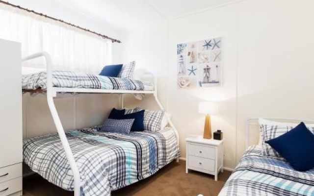 Casa Martins', 219 Foreshore Drive - Absolute Waterfront House – Guest Rooms – Corlette