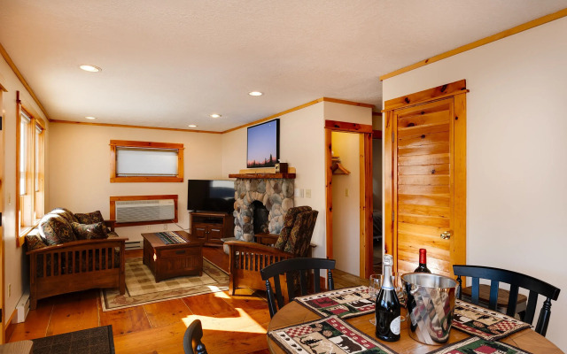 Cobble Mountain Lodge